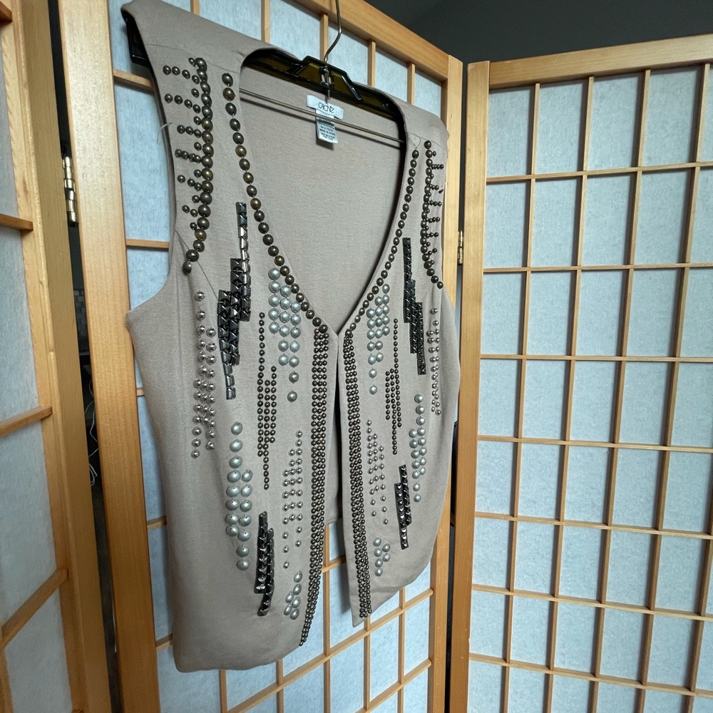 Cache beaded Vest - Picture 3 of 3